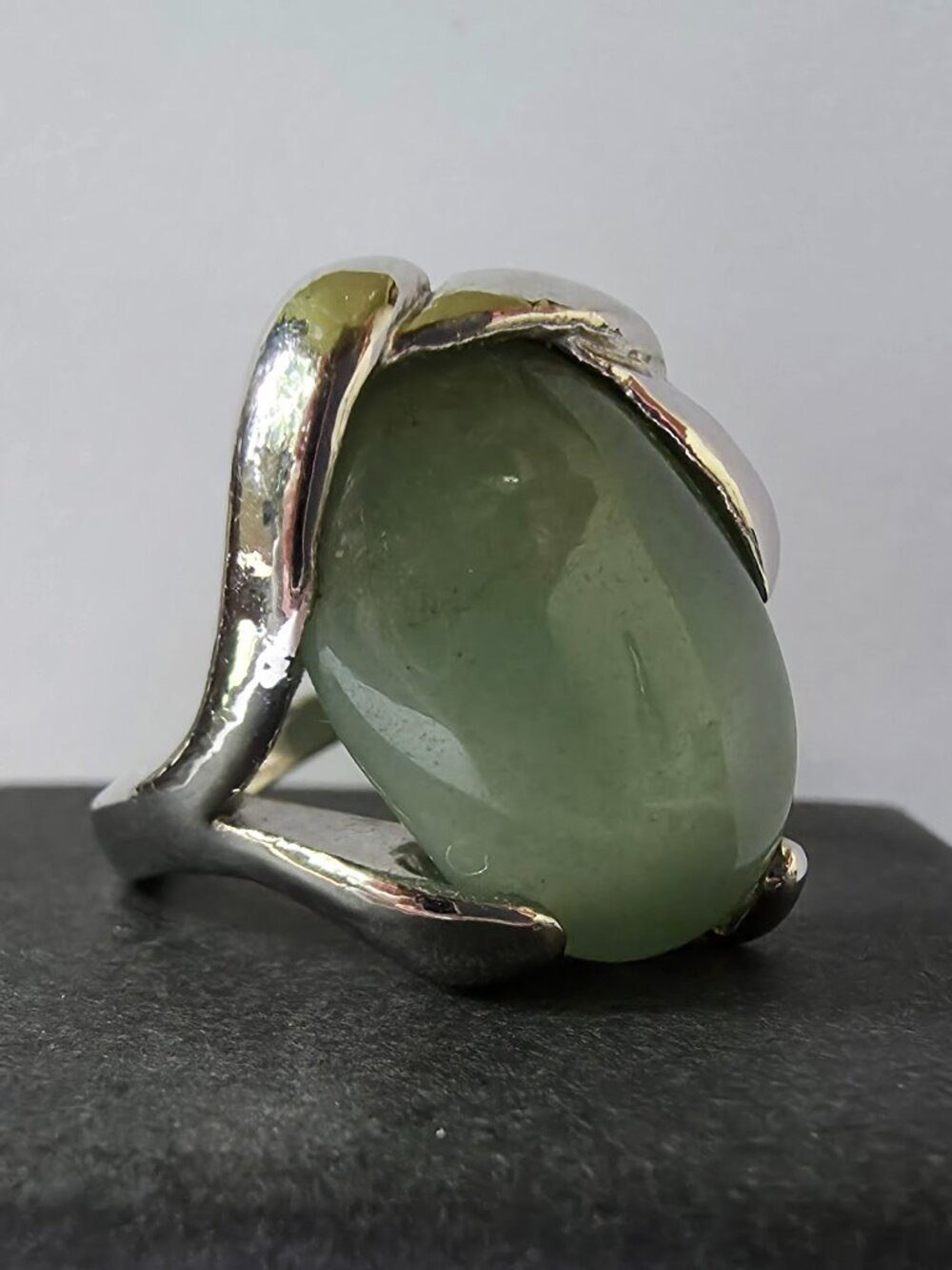 Green stone silver tone statement swirl ring size 7.75 organic asymmetrical